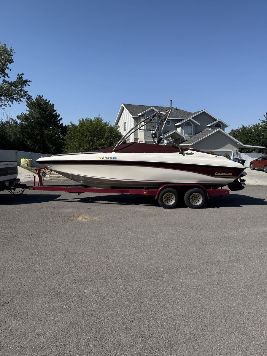 1995 Crownline 225BR Ski & Wakeboard Boat with Wake Tower & Tandem Axle Trailer