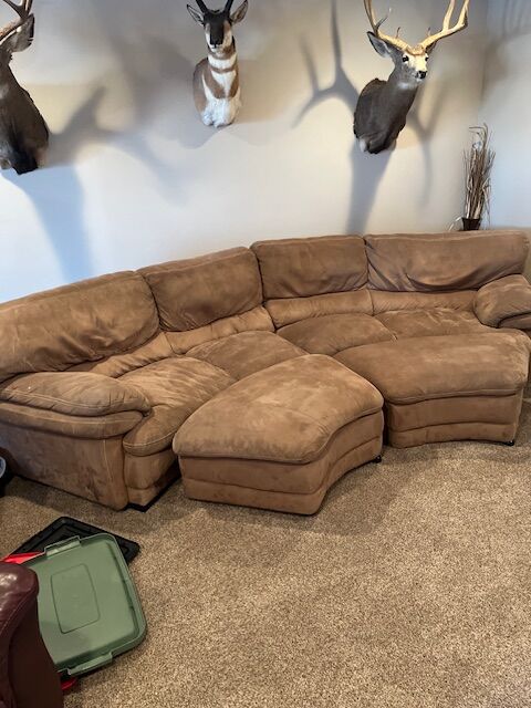 Nice Sectional Sofa with 2 ottomans