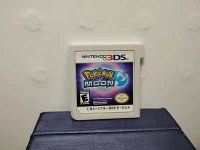 Pokemon Moon Nintendo 3DS Game Catridge