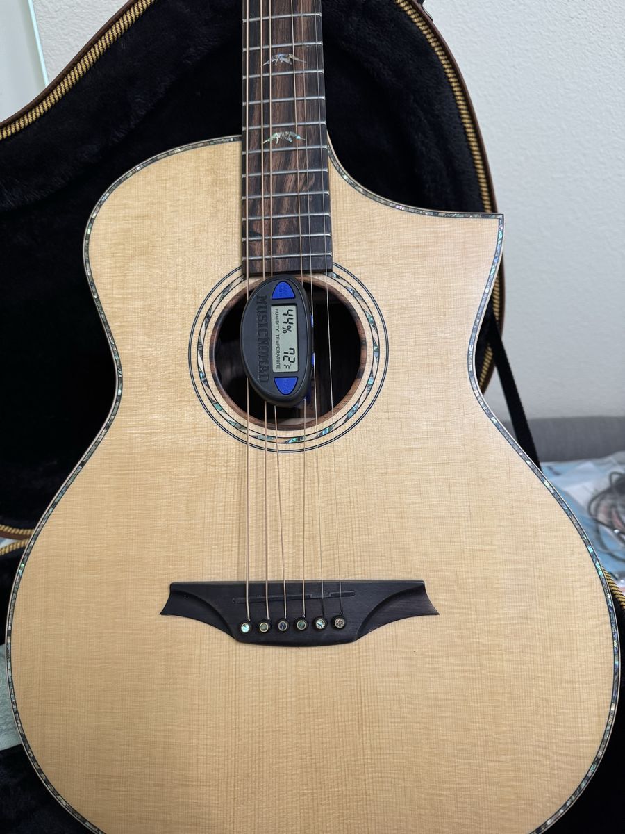 Bromo Legacy 000-14CE Acoustic-Electric Guitar with Case
