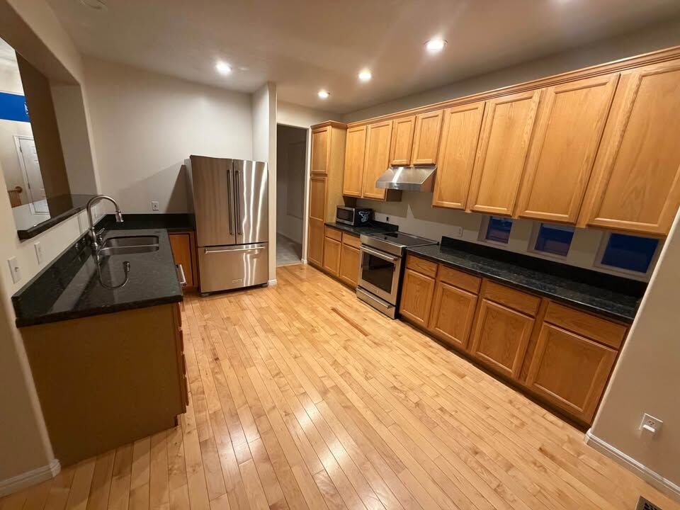 2 bed 1 bath in 4bd 2ba home