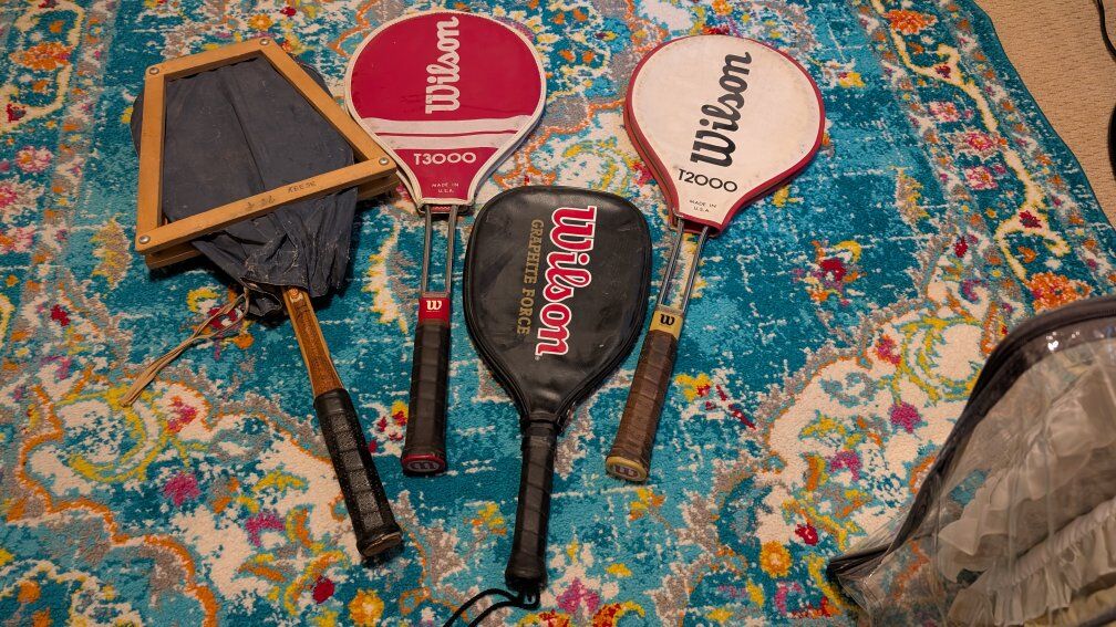 Set of 4 vintage tennis rackets.

Priced for a qui