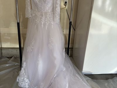 White Lace Long-Sleeve Bridal Wedding Dresses Lot
