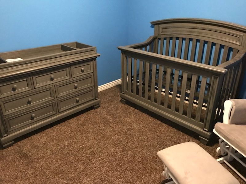 Kids/Baby-  Crib/bed And Dresser