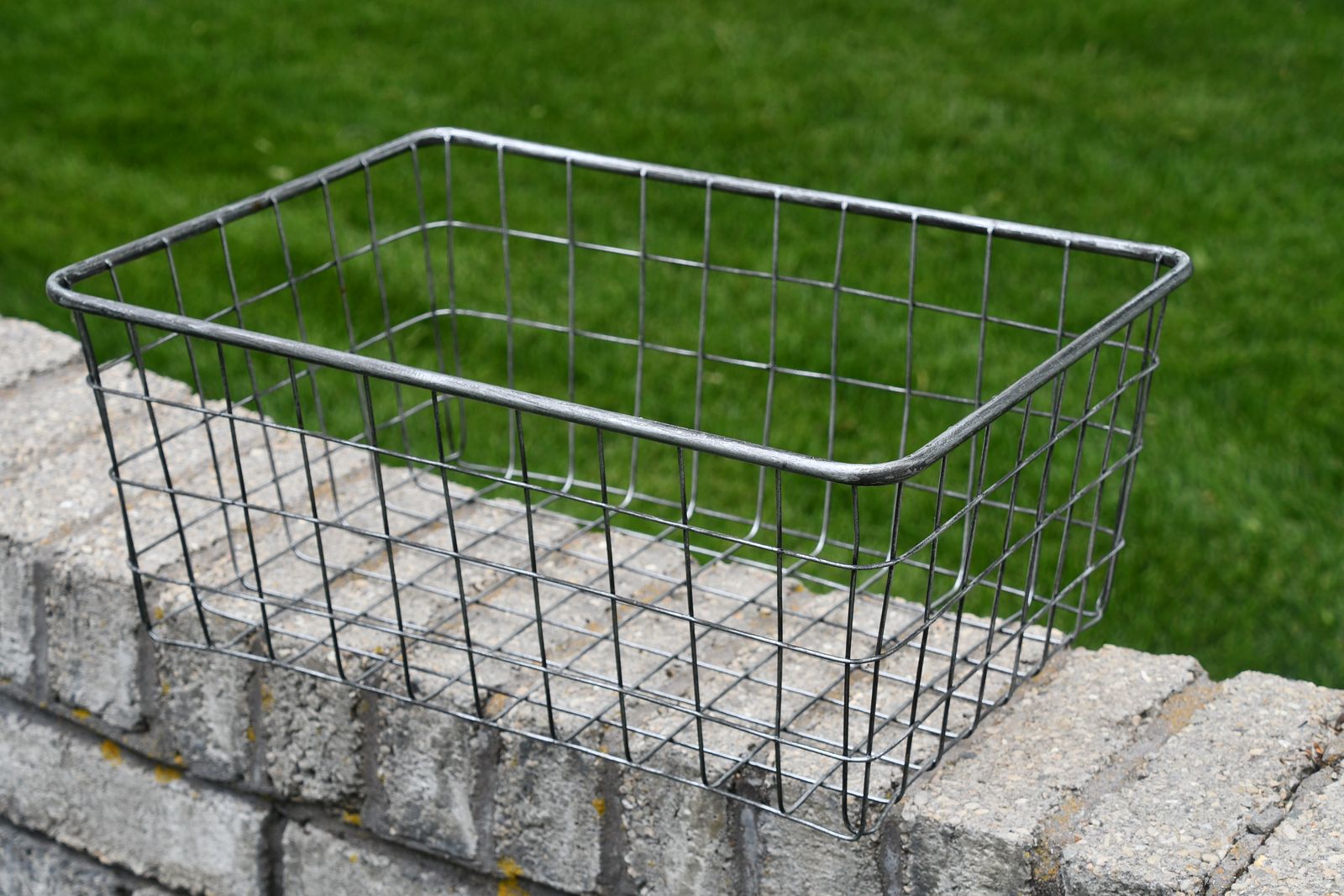 METAL BASKET ~ 18" x 12" x 7.5" ~ HEAVY ~ STORAGE ~ GARDENING ~ DECOR ~ QUALITY ~ $5