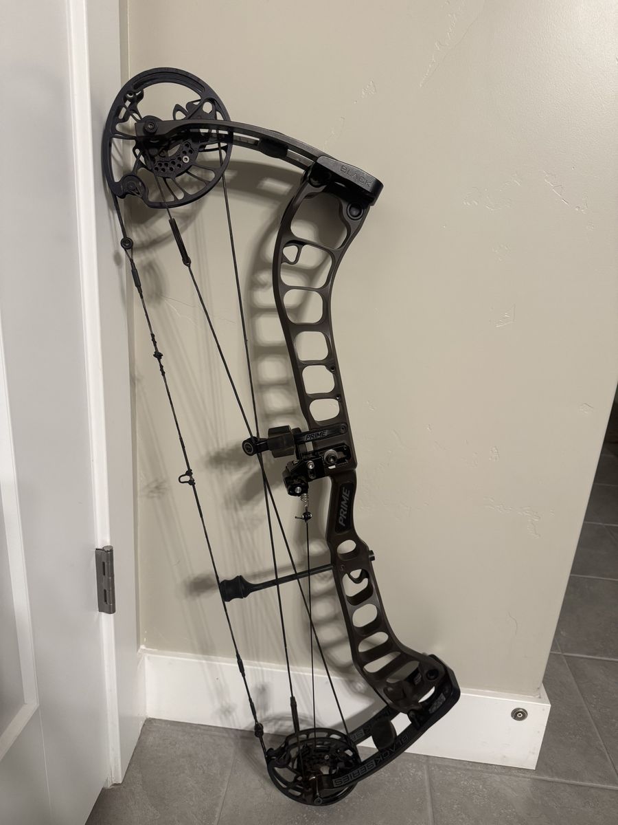 Prime Black 3 Compound Bow - Right Handed, brown, Hamskea Hybrid Hunter Rest