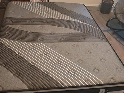 Willing to trade this basically new Queen mattress for a 12 pack of og black/green monsters.