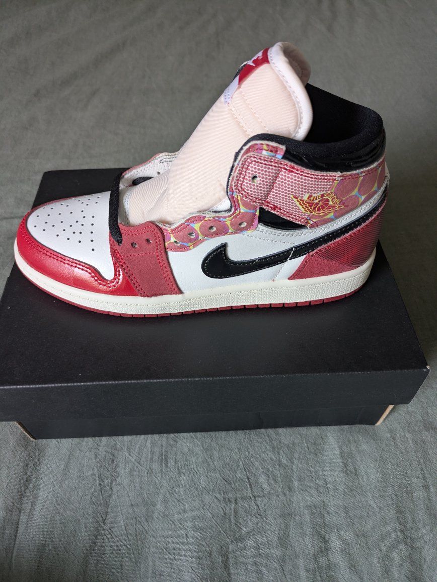 JORDAN 1 RETRO OG "SPIDERVERSE" SIZE 3Y