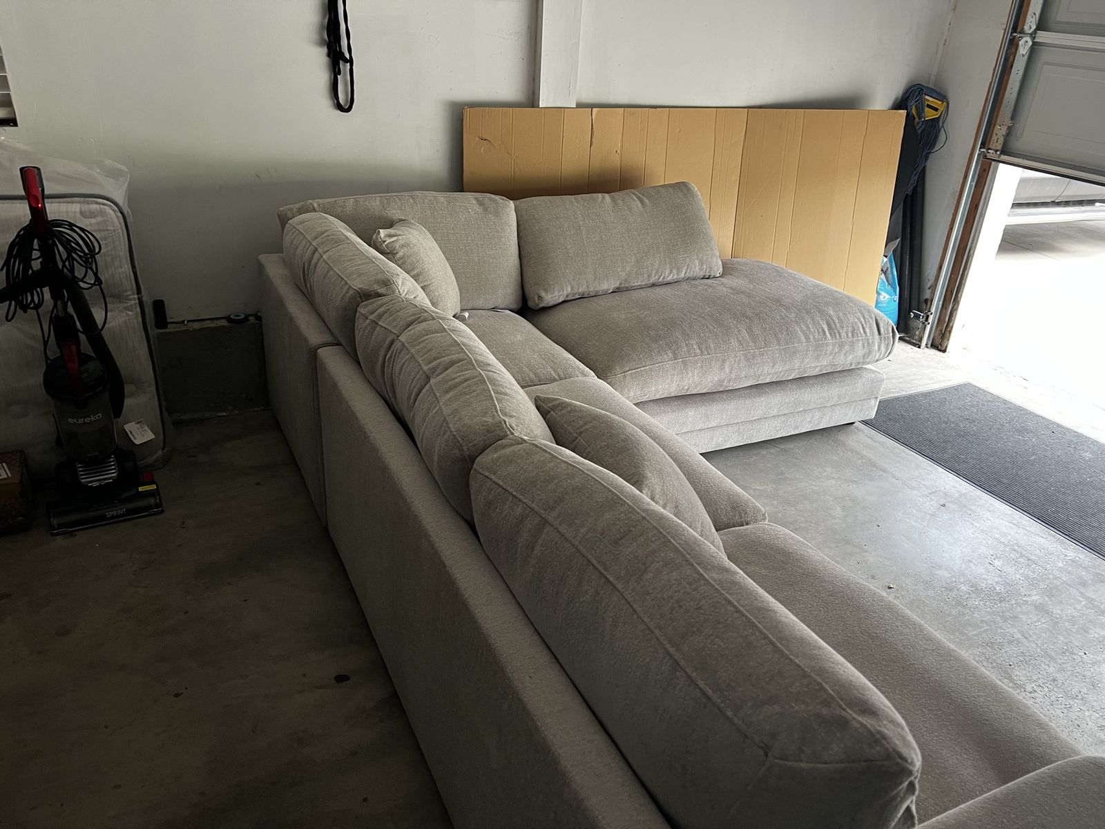 Main image 6