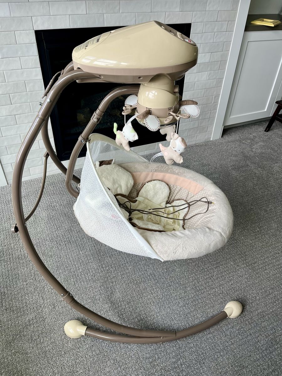 Fisher Price electric baby swing Excellent & clean