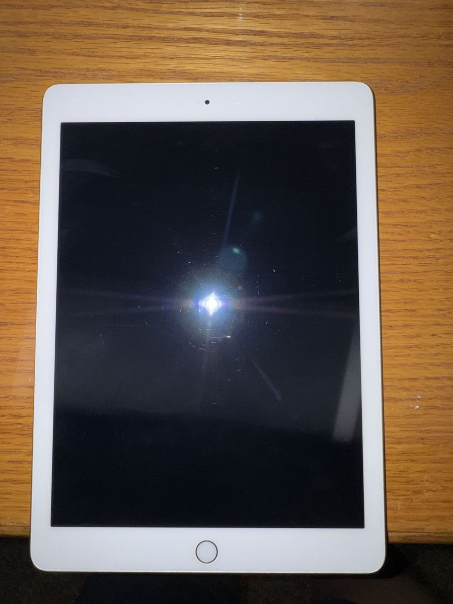 Ipad (5th Generation 32 GB -WIFI  )