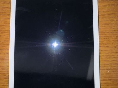 Ipad (5th Generation 32 GB -WIFI )