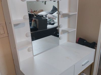 vanity dresser