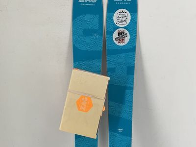 2023 Zag Women's UBAC 95 w/ Dynafit Backlight Long Travel Bindings w/ Zag UBAC Climbing Skins