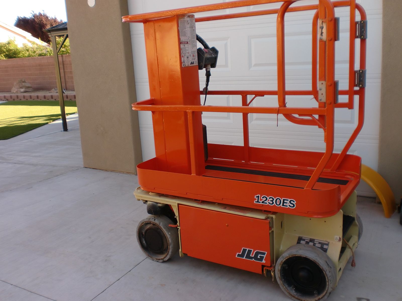 2015 JLG 1230es scissor lift