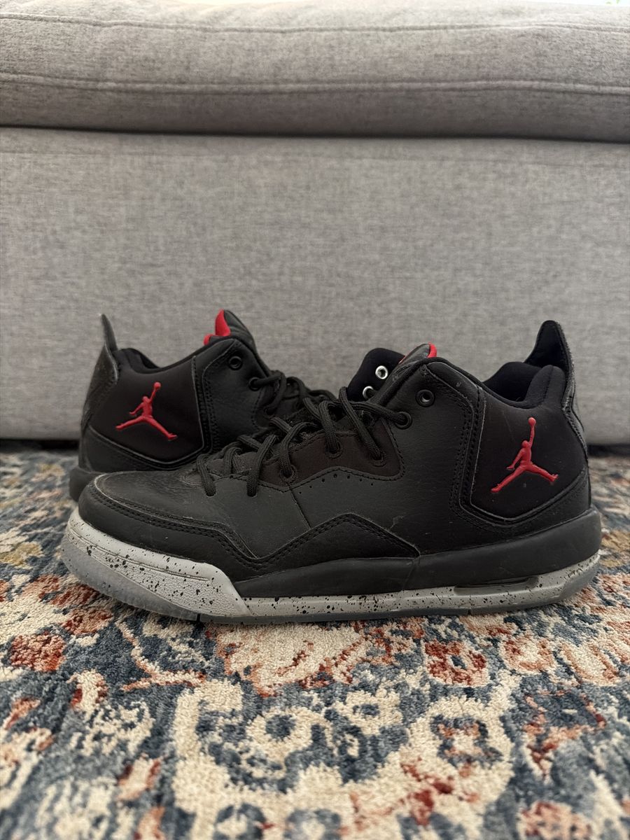 Nike Air Jordan Courtside 23 Black Red Speckled Sneakers Youth Size 6Y (AR1002-023)