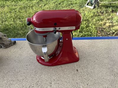 Kitchen Aid Artisan stand mixer red 325Watts 5 Quart with 2 attachment