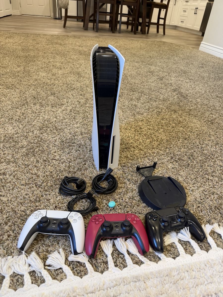 Sony PlayStation 5 PS5 Disc Console with 3 DualSense Controllers & Stand - Excellent Condition
