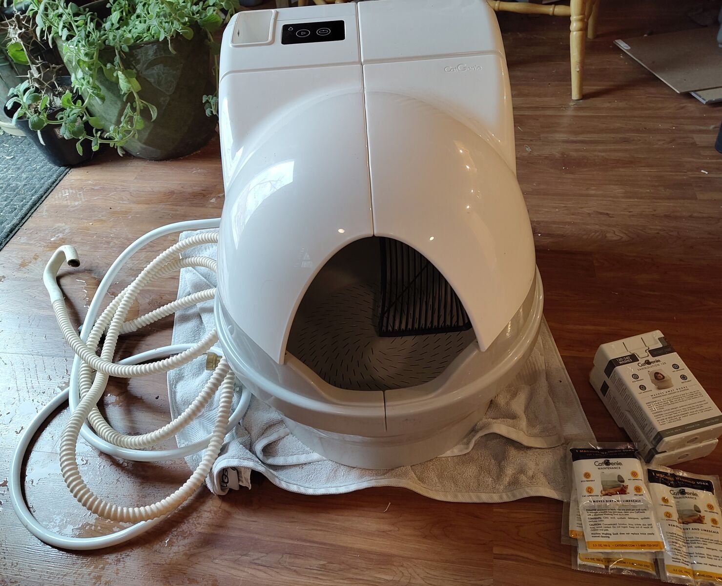 Cat Genie AI Self Cleaning Litter Box