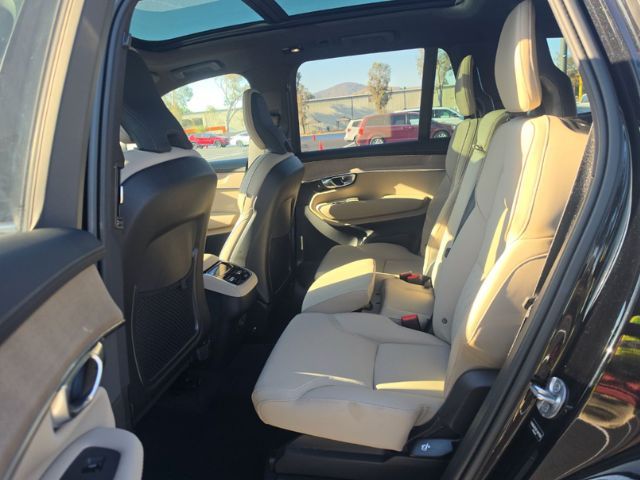2026 Volvo XC90 B6 Plus Bright Theme