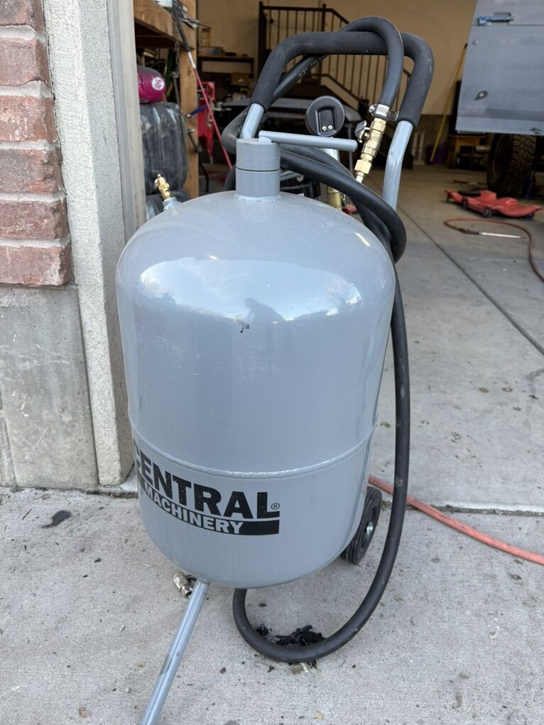 Central Machinery Abrasive Sandblaster