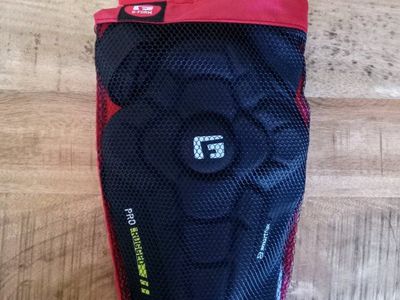 G-Form Pro-Rugged 2 MTB Knee Guards