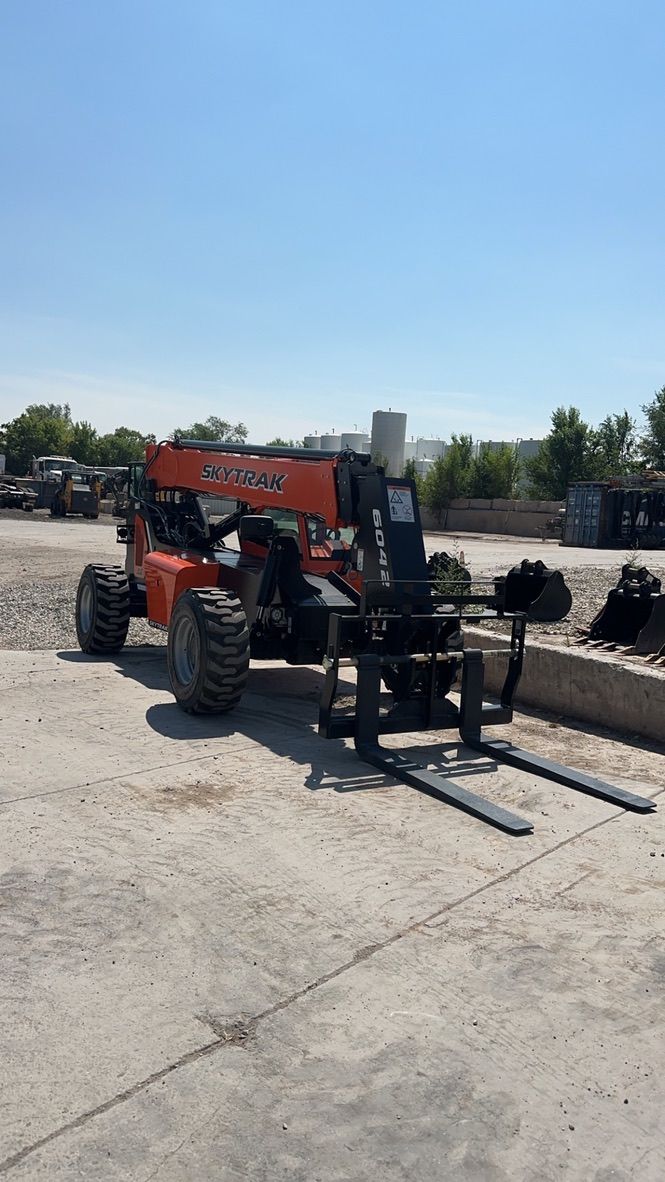 6,000 lb Telehandler Rental – 42' Reach Forklift – 6042