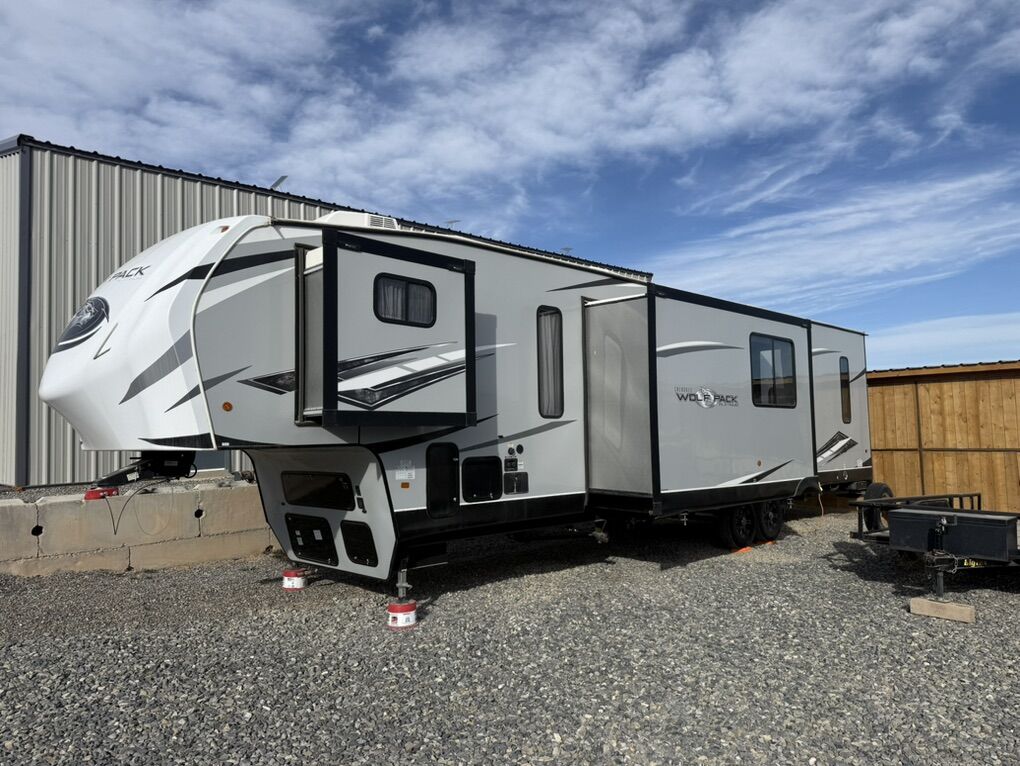 2022 Wolf Pack Platinum Toy Hauler