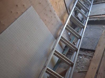 Aluminum Extension Ladder - Durable, Lightweight, and Versatile 17ft