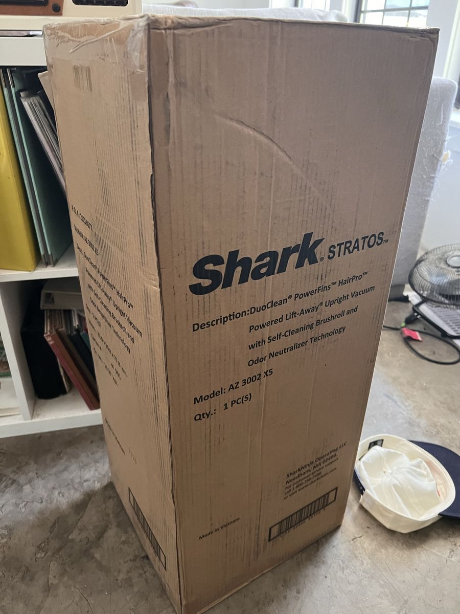 Shark Stratos AZ3002X5 DuoClean PowerFins HairPro Powered Lift-Away Upright Vacuum NEW
