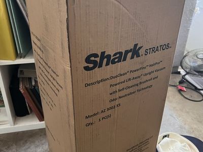 Shark Stratos AZ3002X5 DuoClean PowerFins HairPro Powered Lift-Away Upright Vacuum NEW