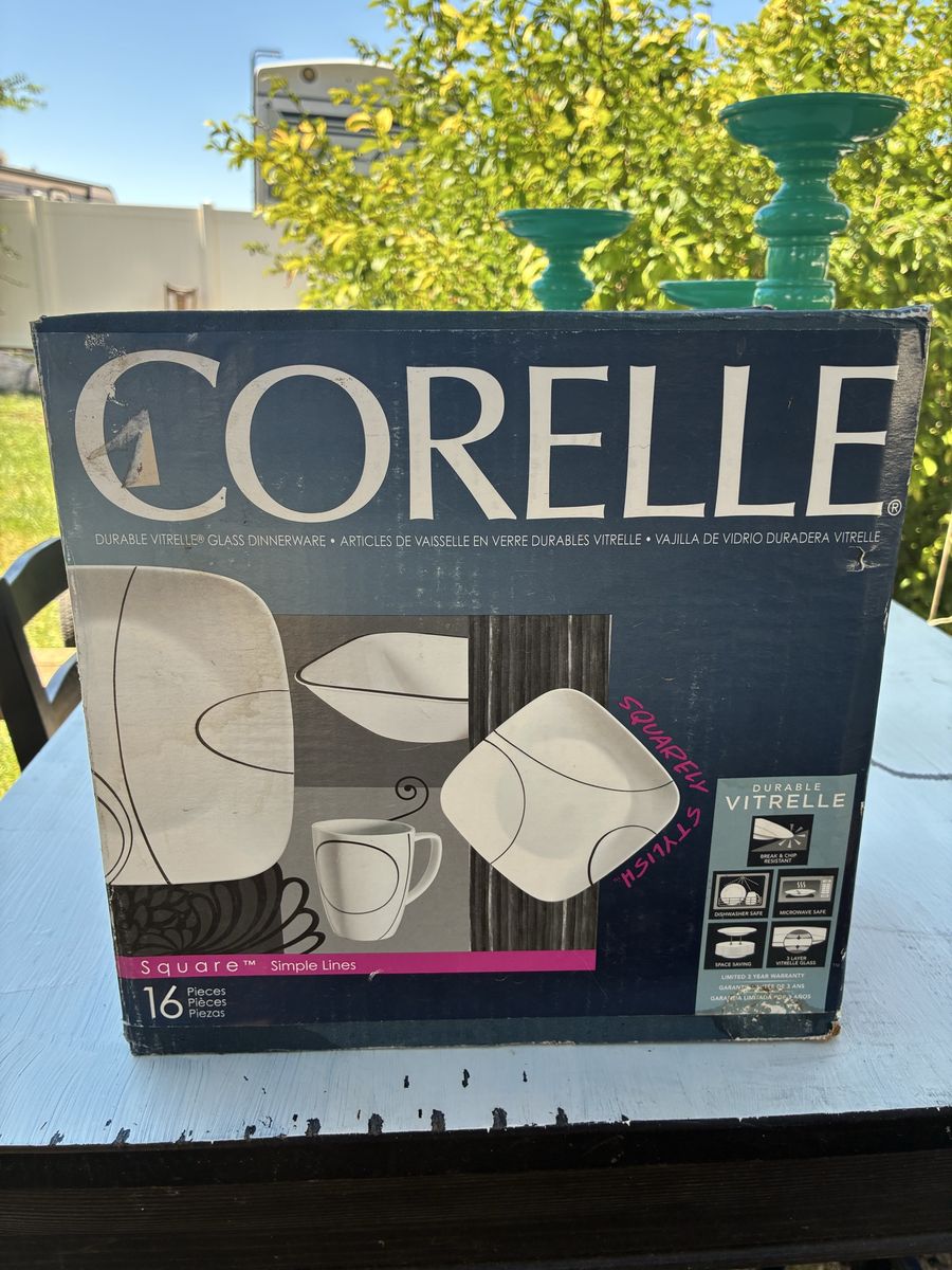 Corelle Square Simple Lines 16-Piece Vitrelle Glass Dinnerware Set