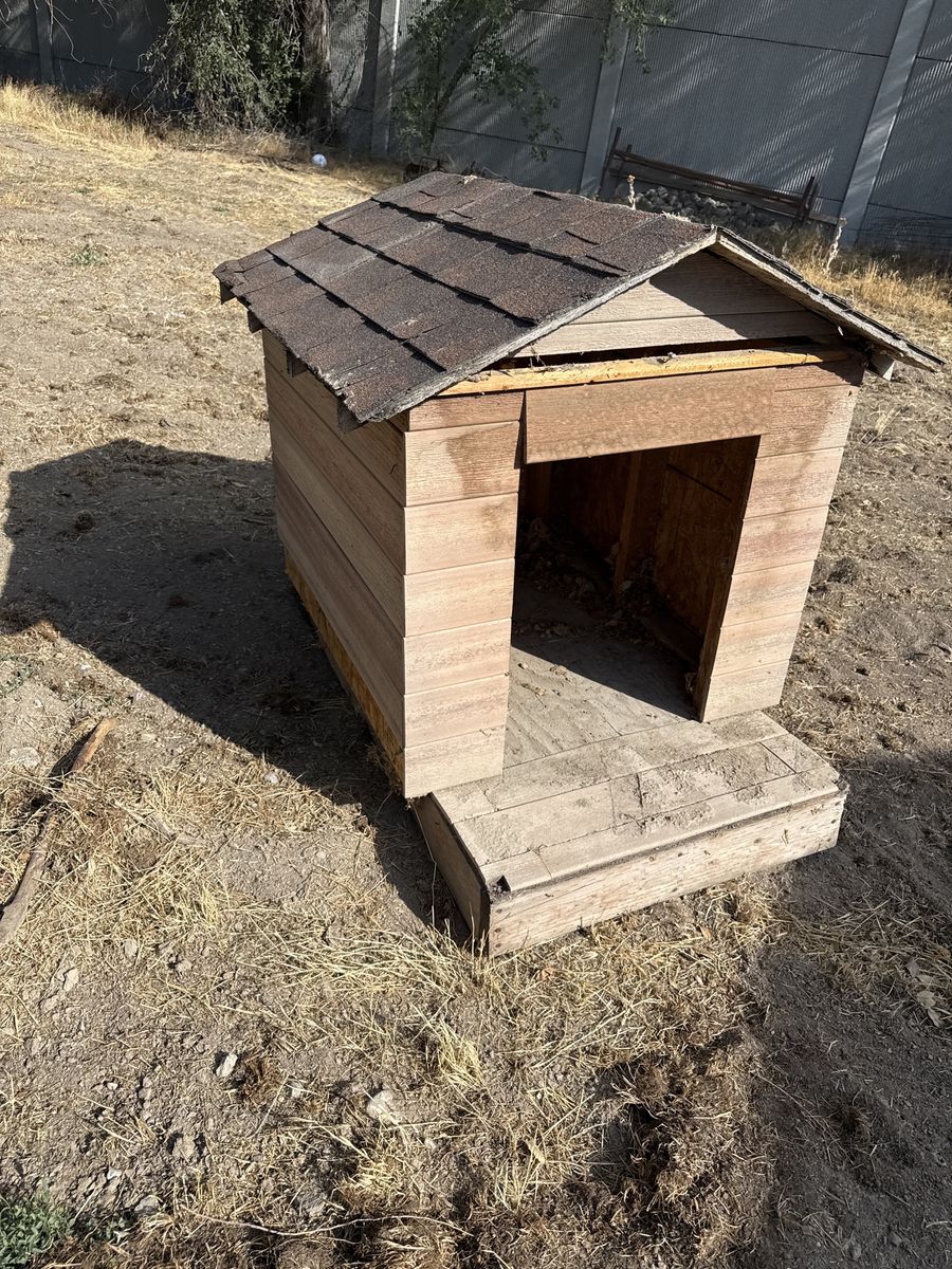 Free dog or chicken house