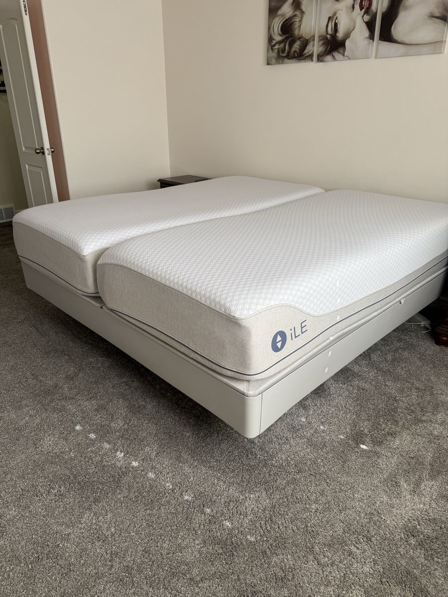 Sleep Number Split King Smart Bed -Like New