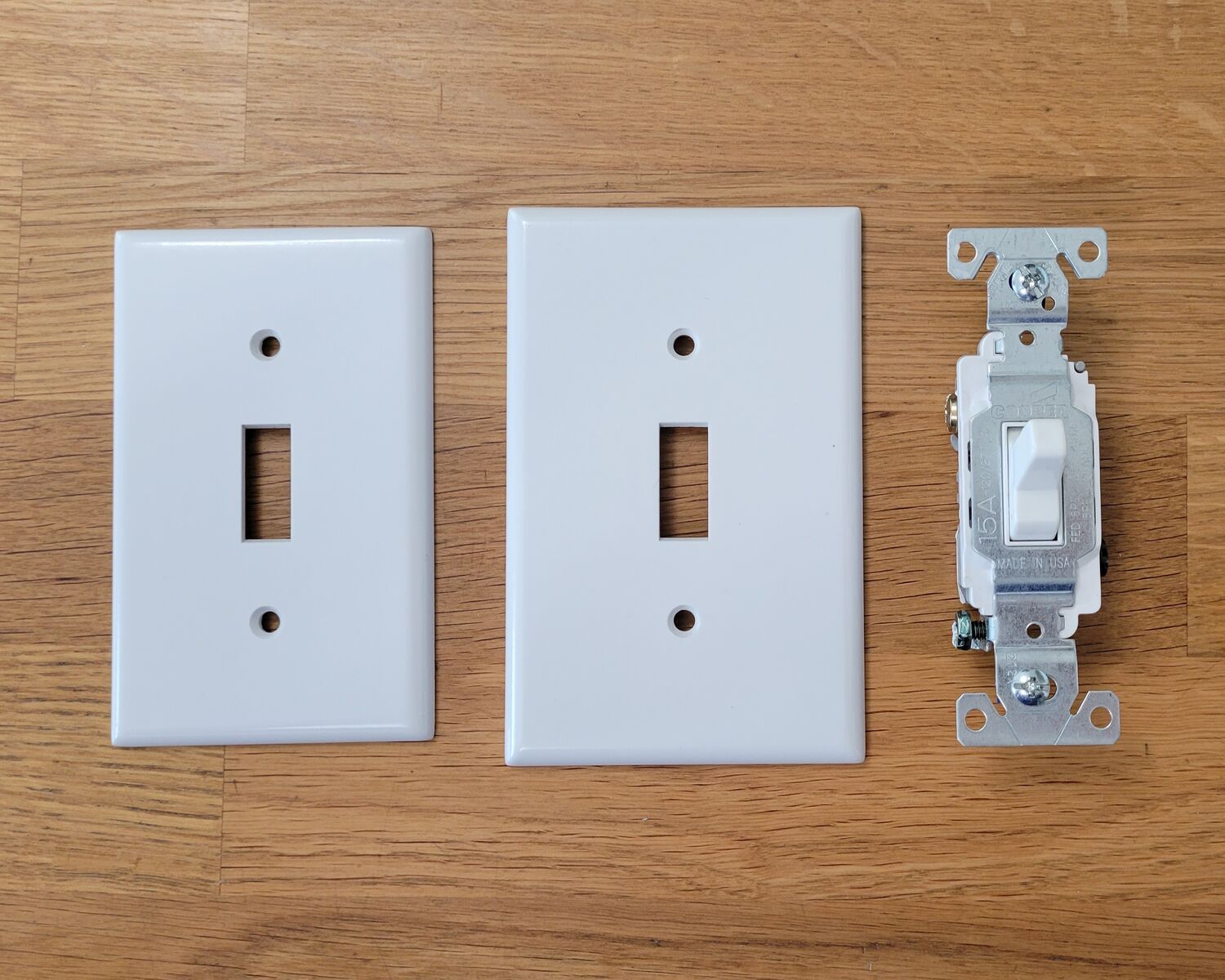 Cooper 15A White 3 Way Toggle Switch and 2 Wall Plates