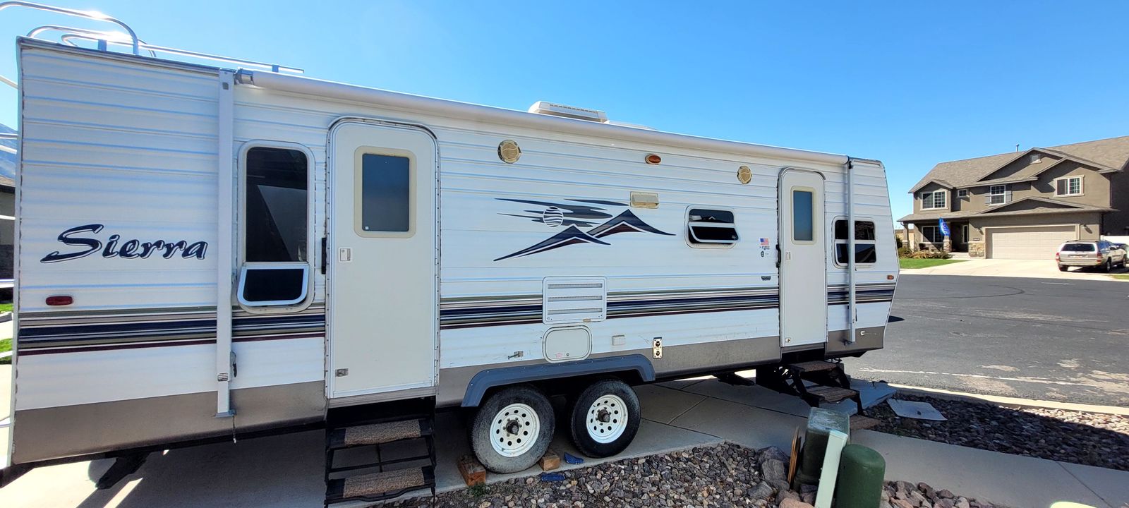 2005 25' Sierra Forest River Travel Trailer