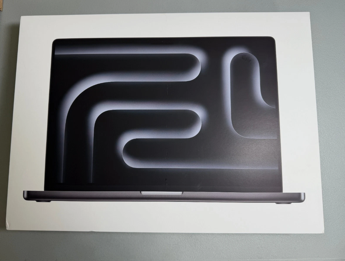 Apple MacBook Pro 16" (2026) • M5 Max (18-CPU/32-GPU) • 36GB RAM • 2TB SSD • Brand New Sealed