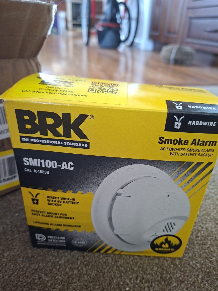 3 smoke alarms Brk SMI100AC