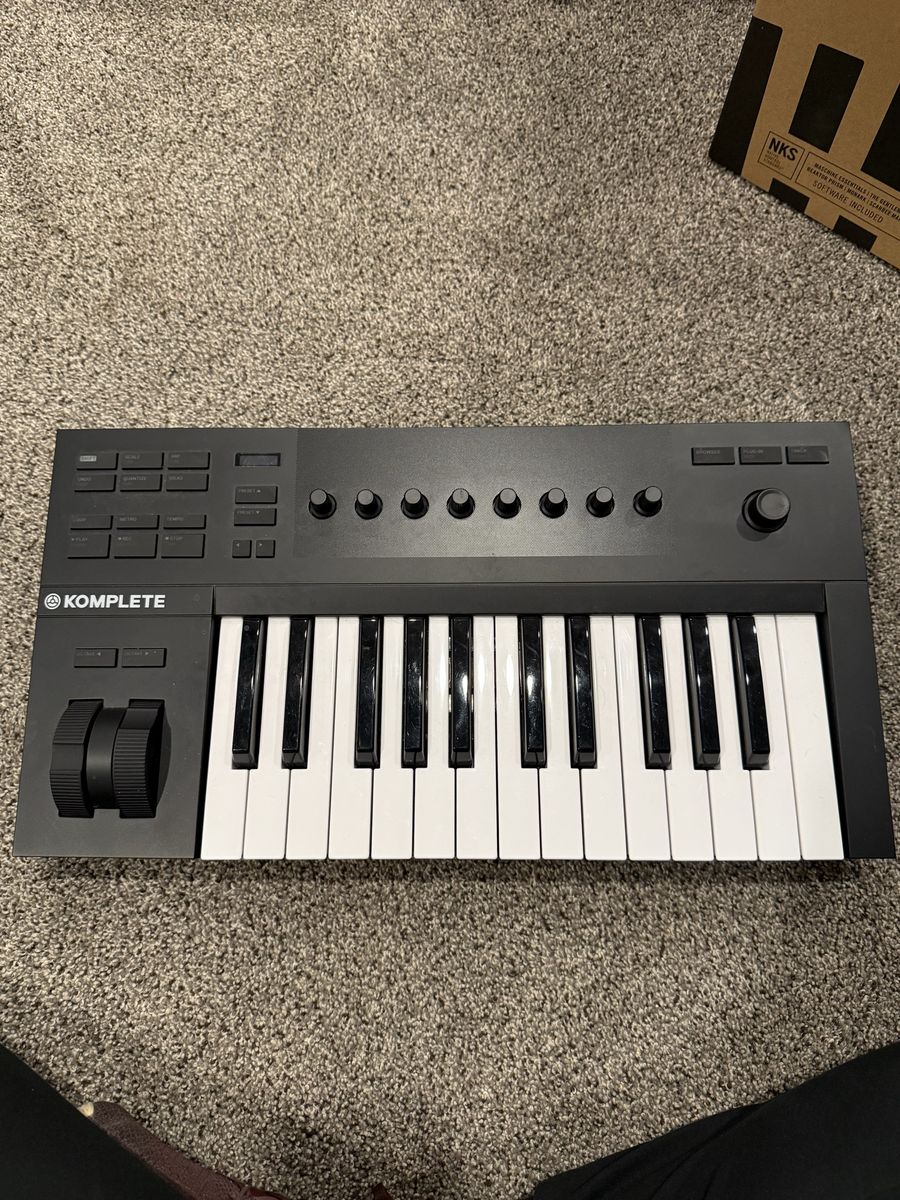 KOMPLETE KONTROL A25