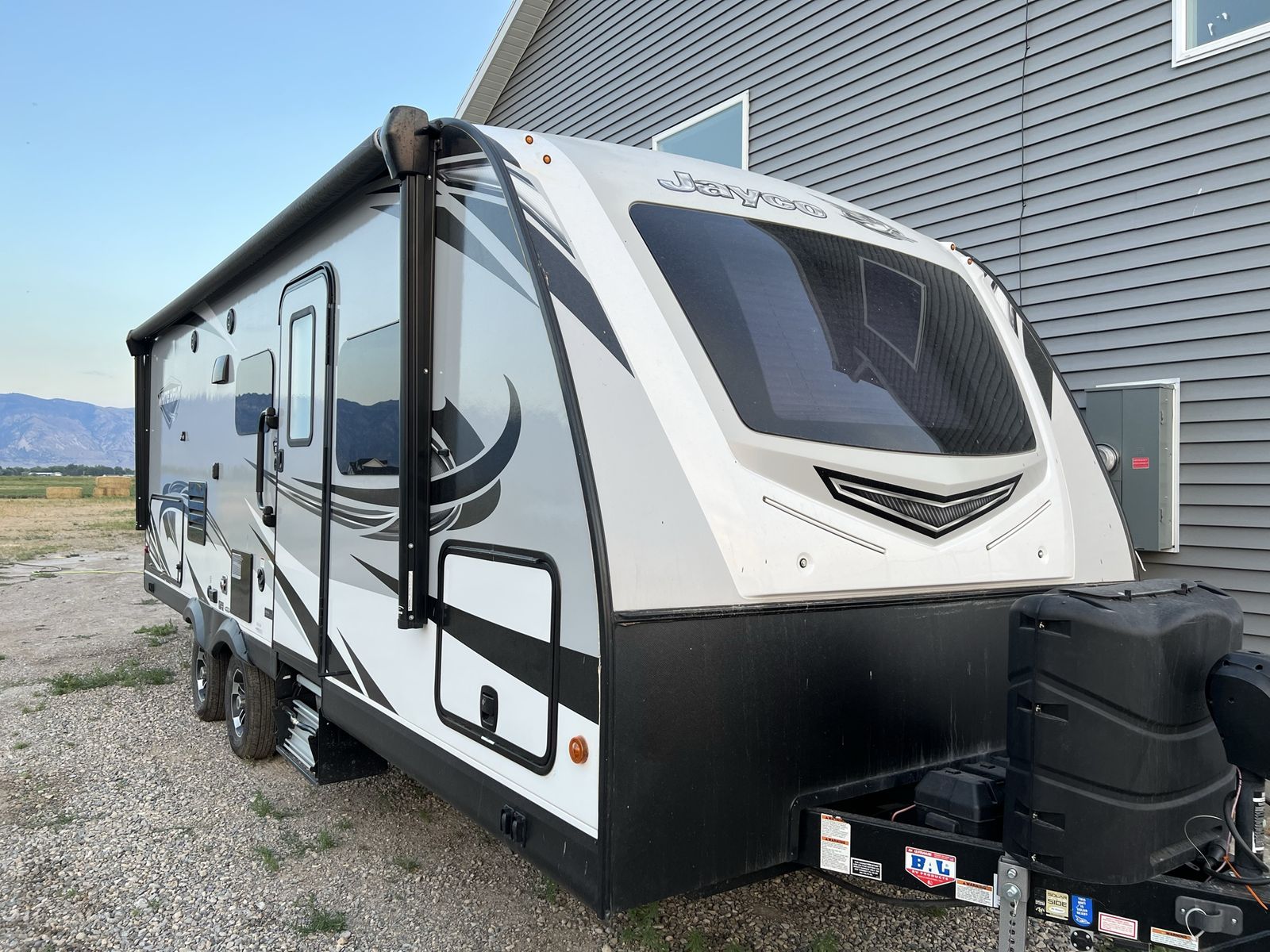 Jayco White Hawk Travel Trailer - Excellent Condition, Ready for Adventure!