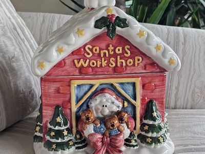 Vintage Ceramic Santa's Workshop Cookie Jar Holiday Decor
11"×11"×9"