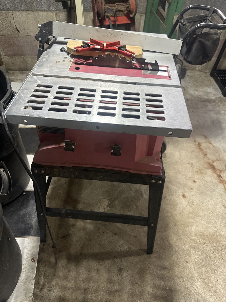 Chain saw table