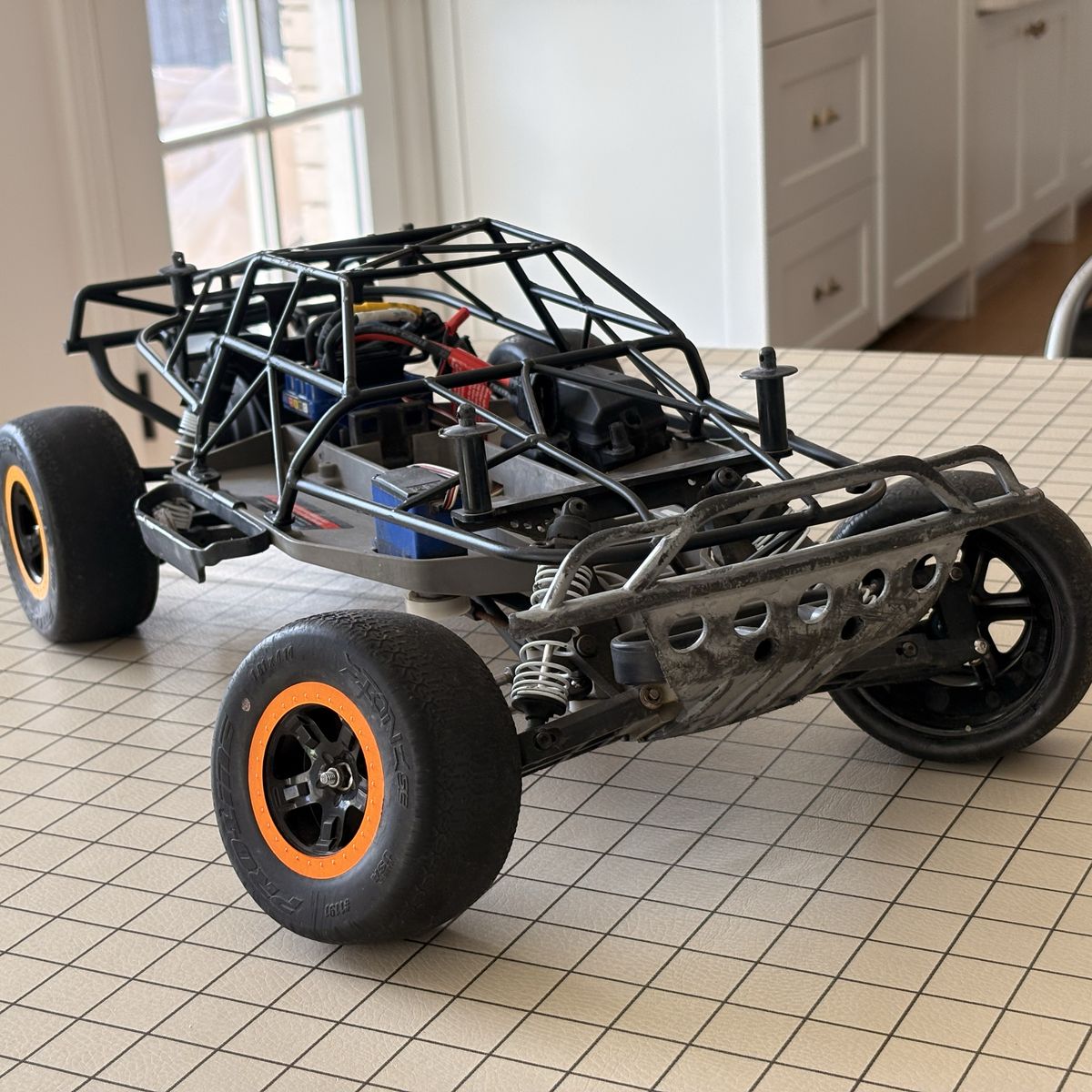 TRAXXAS SLASH 2WD VXL BRUSHLESS with metal rollcag