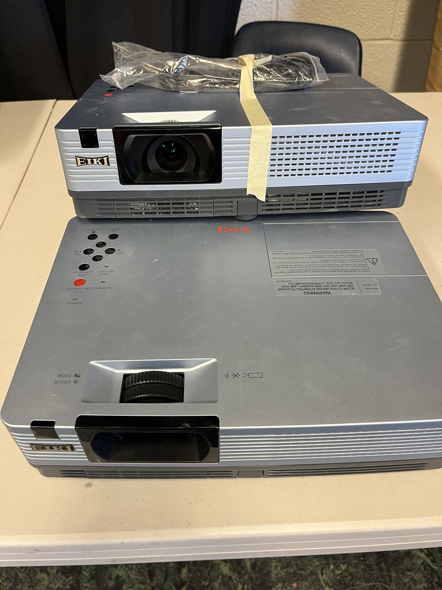 EIKI LC-XBL25 Projector.