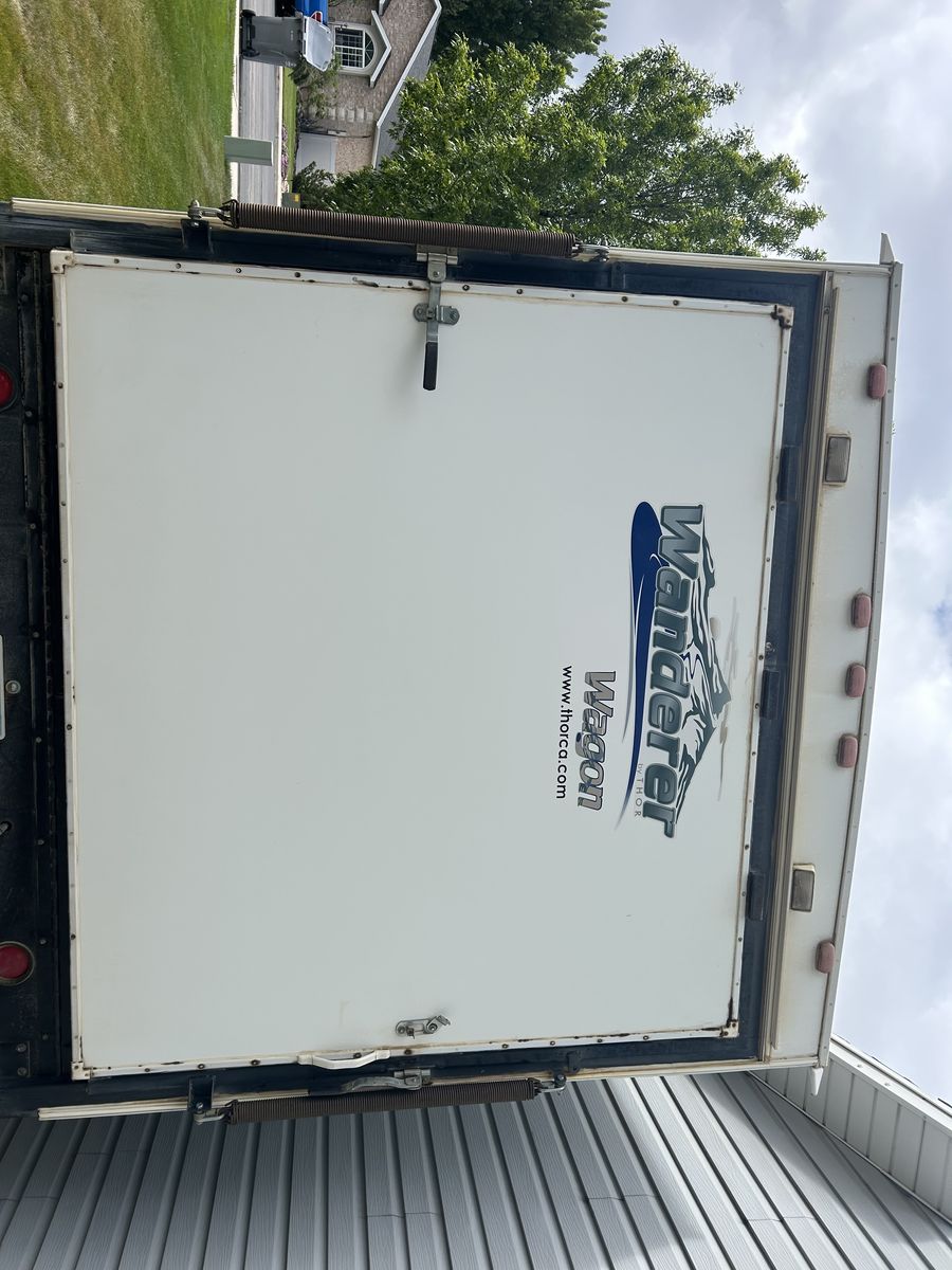 2005 TOY HAULER