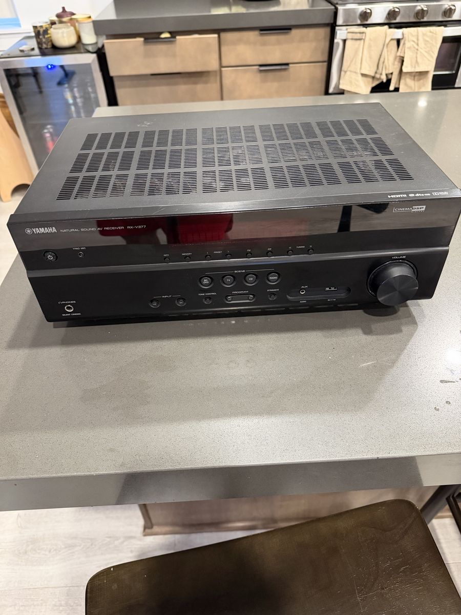 Yamaha RX-V377 home theater receiver w/remote