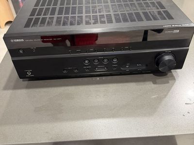 Yamaha RX-V377 home theater receiver w/remote