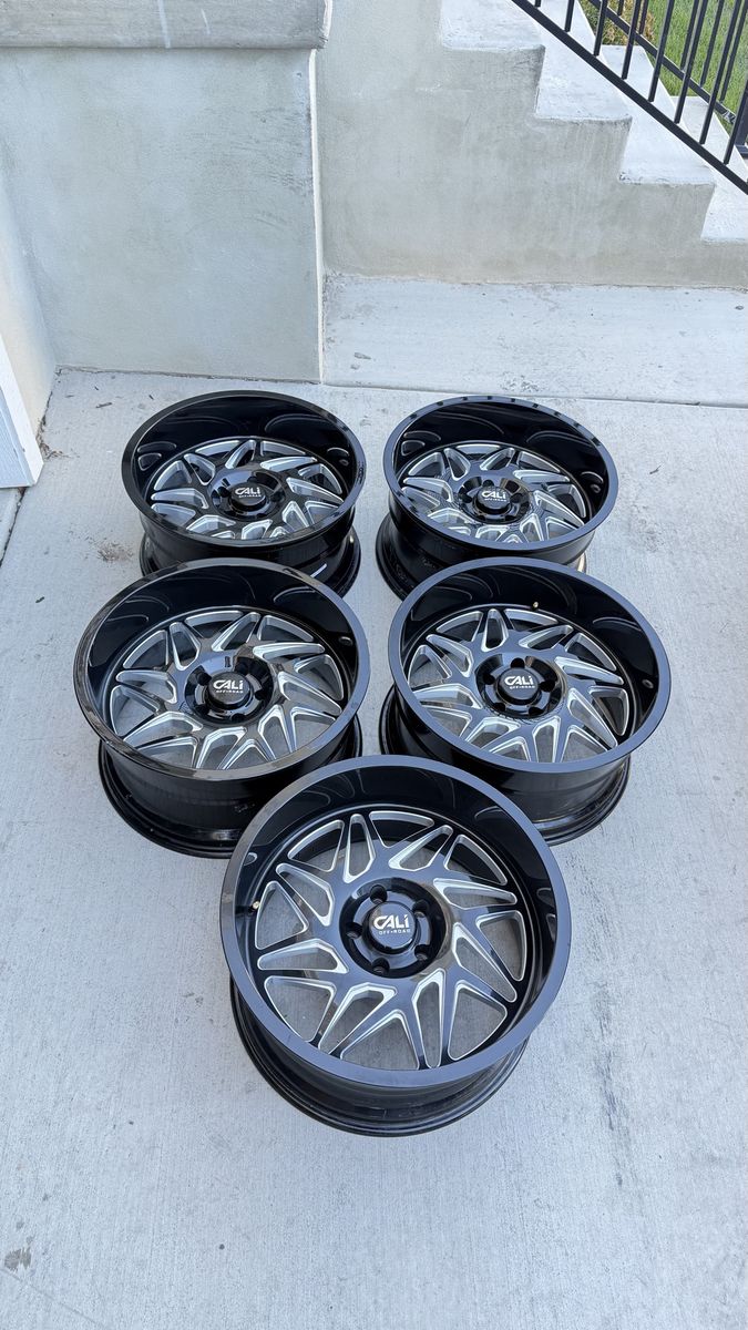 Jeep Wrangler Gladiator Rims 20” like new 