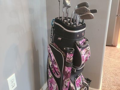 Ladies RH golf club set with cute deluxe bag