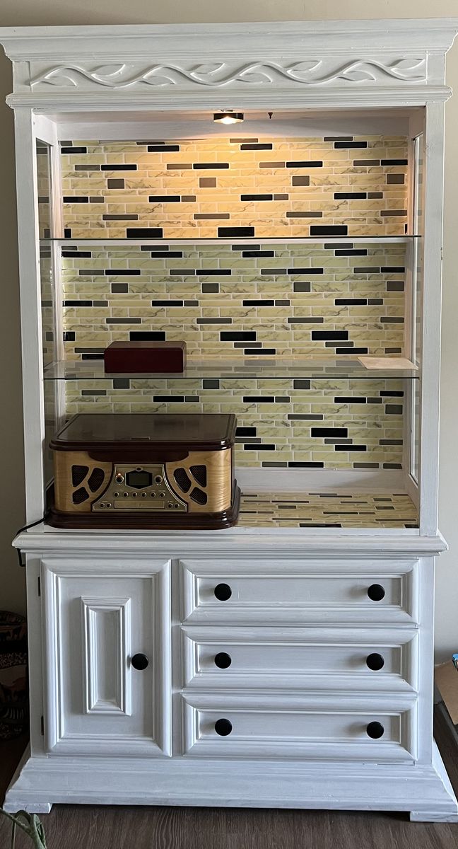 HOME DECOR HUTCH